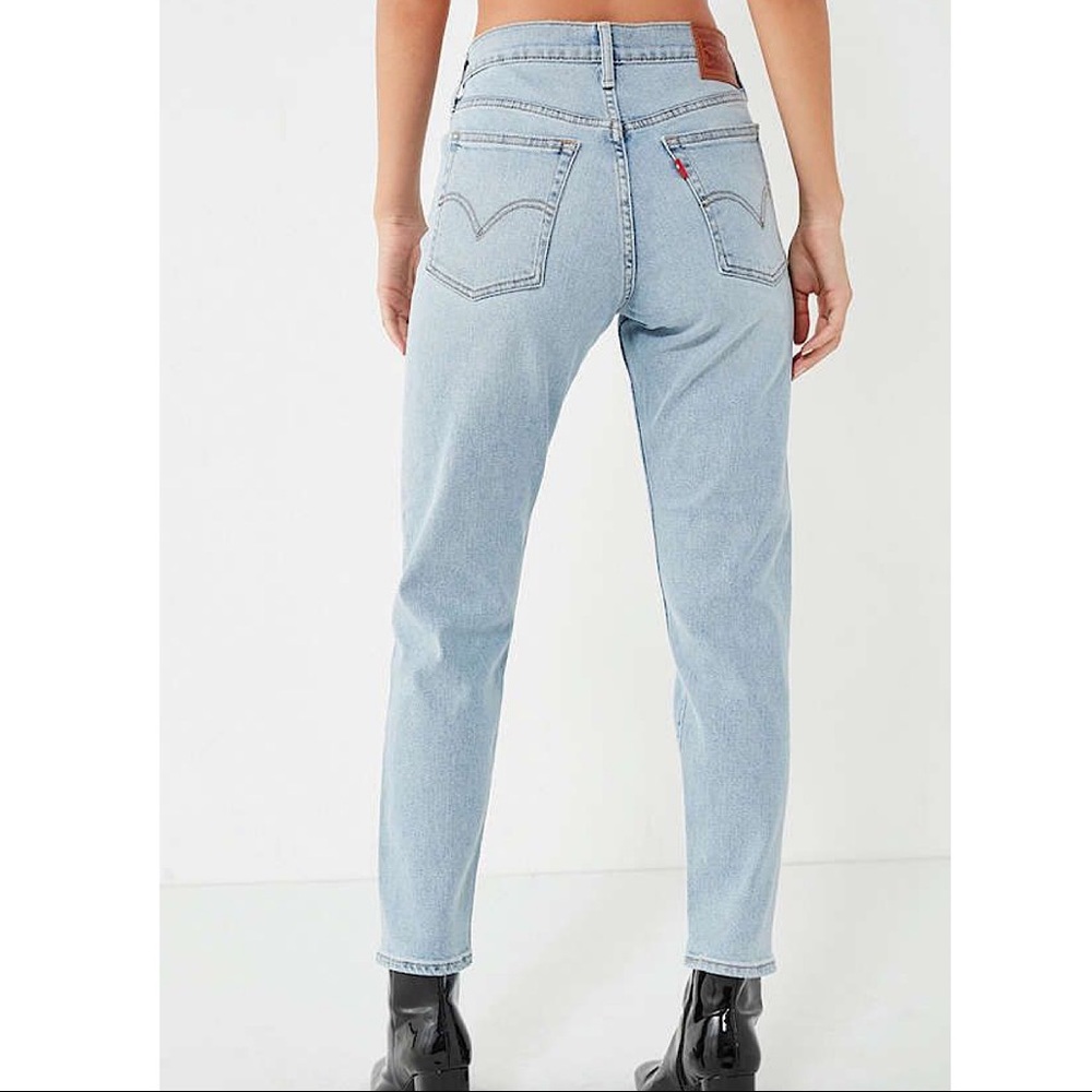 Levi’s Wedgie Icon Fit High Rise Jeans in Bauhaus Blues. Size 26